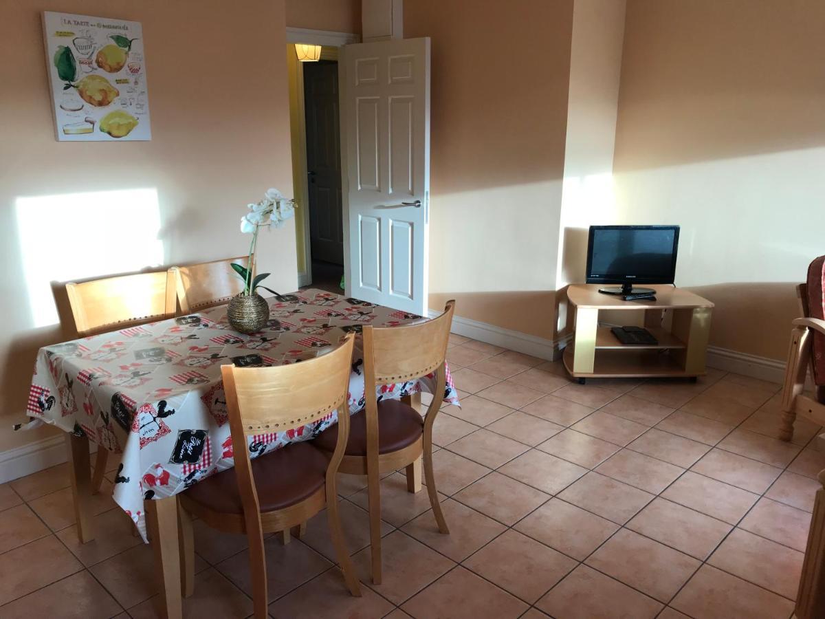 Kings Court Holiday Apartments Трали Экстерьер фото