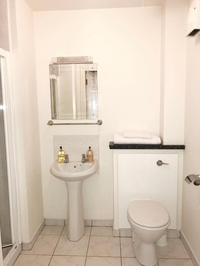 Kings Court Holiday Apartments Трали Экстерьер фото